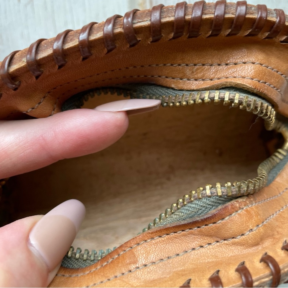 Vintage Handmade Tooled Leather Zip Bag - Picture 4 of 11